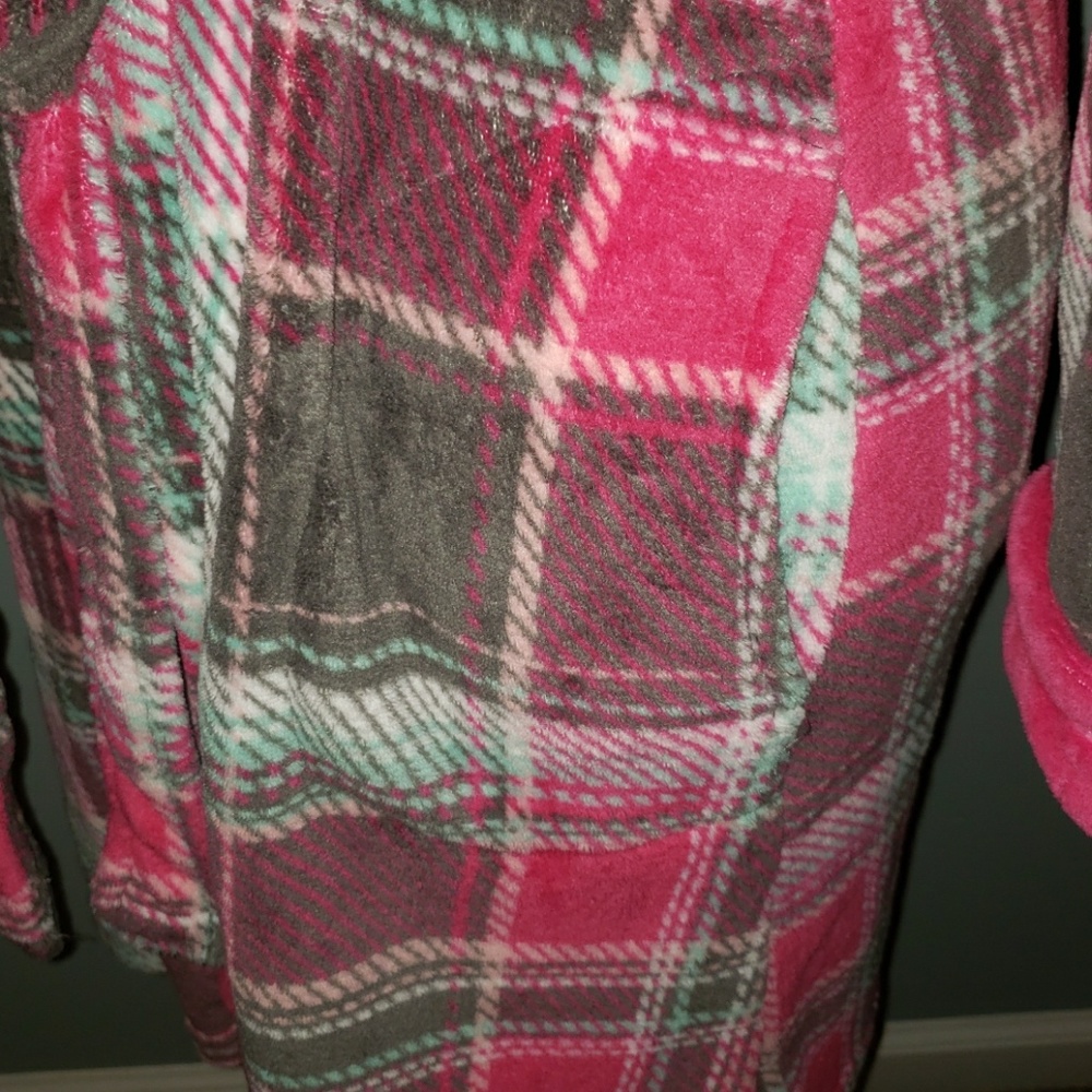 New Ulta Plush Robe - Picture 7 of 8